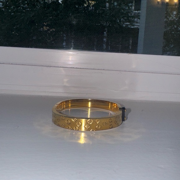 Louis Vuitton Gold Cuff Bracelet - Picture 4 of 6